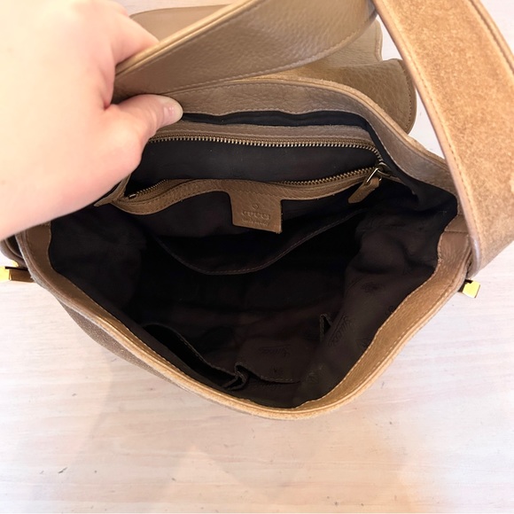 Heritage Vintage: Gucci Light Beige Suede '1973 Collection' Shoulder Bag - Picture 9 of 12